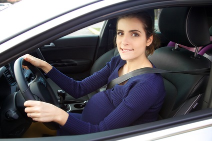 Auto Schwangere Frau Sicherheitsgurt, um das Baby nicht zu